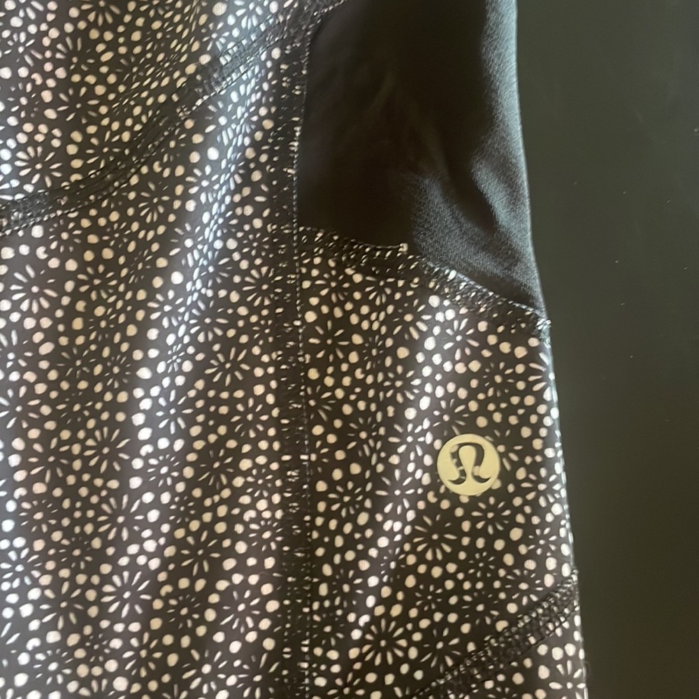 Lululemon cropped 4 - Picture 2 of 3